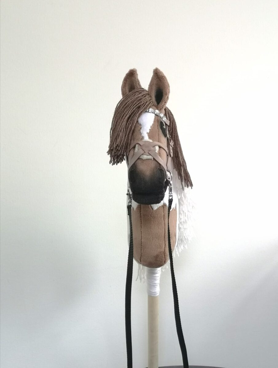 lysebrun hvid tofarvet hobbyhest 13