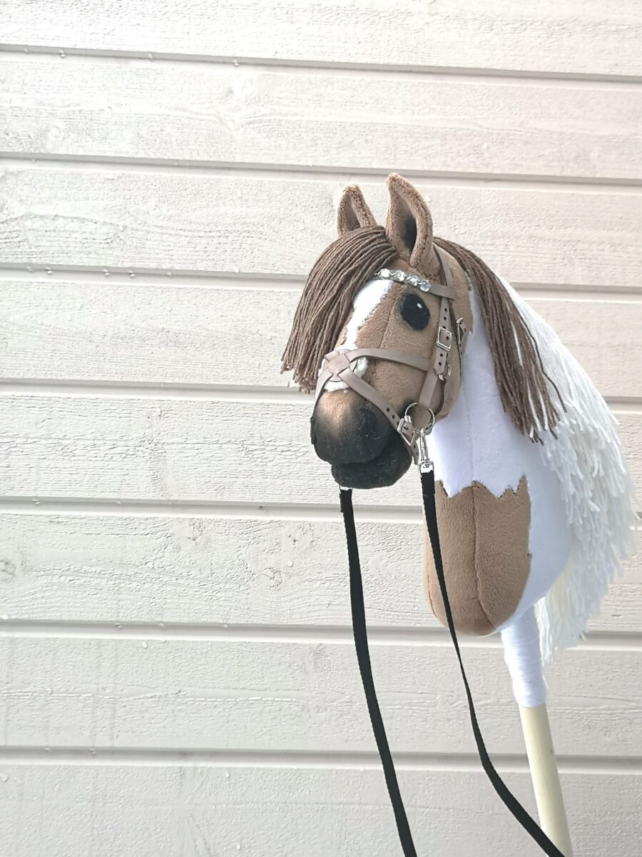 lysebrun hvid tofarvet hobbyhest 14